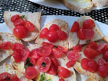 bruschetta e fettunta olio montereggi bruschetta e fettunta olio montereggi