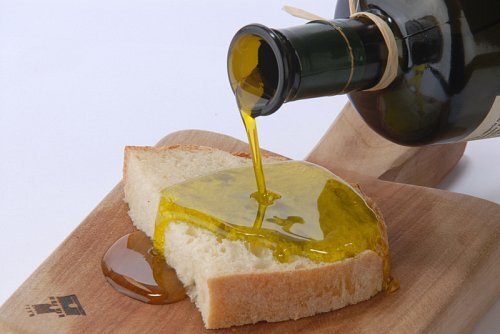 De extra vergine olijfolie en de olijvenpers Montereggi De extra vergine olijfolie en de olijvenpers Montereggi